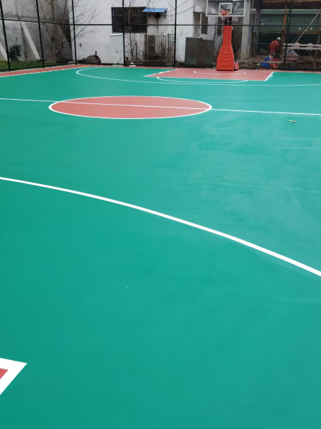 荥阳 球场长期使用易出现地面开裂